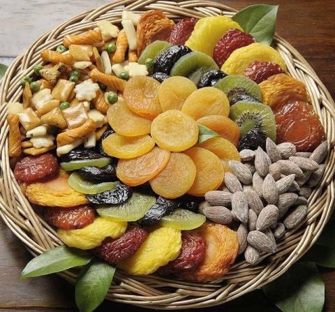 Natural dried fruit distributor on the market